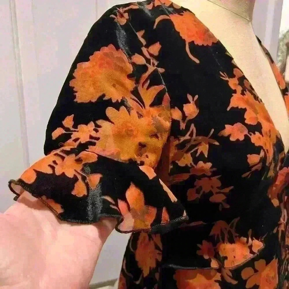 Lulus Black & Orange Dress. Size XS - Picture 4 of 9